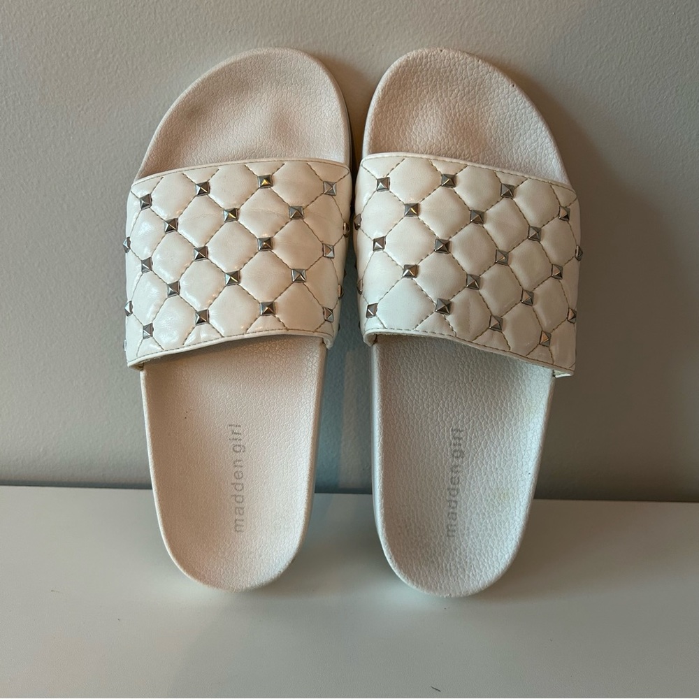 Madden Girl, gold and white “quilted” studded pool slides, size 9